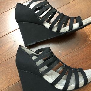 Lifestride Strappy Wedge sandals. Size 7W
